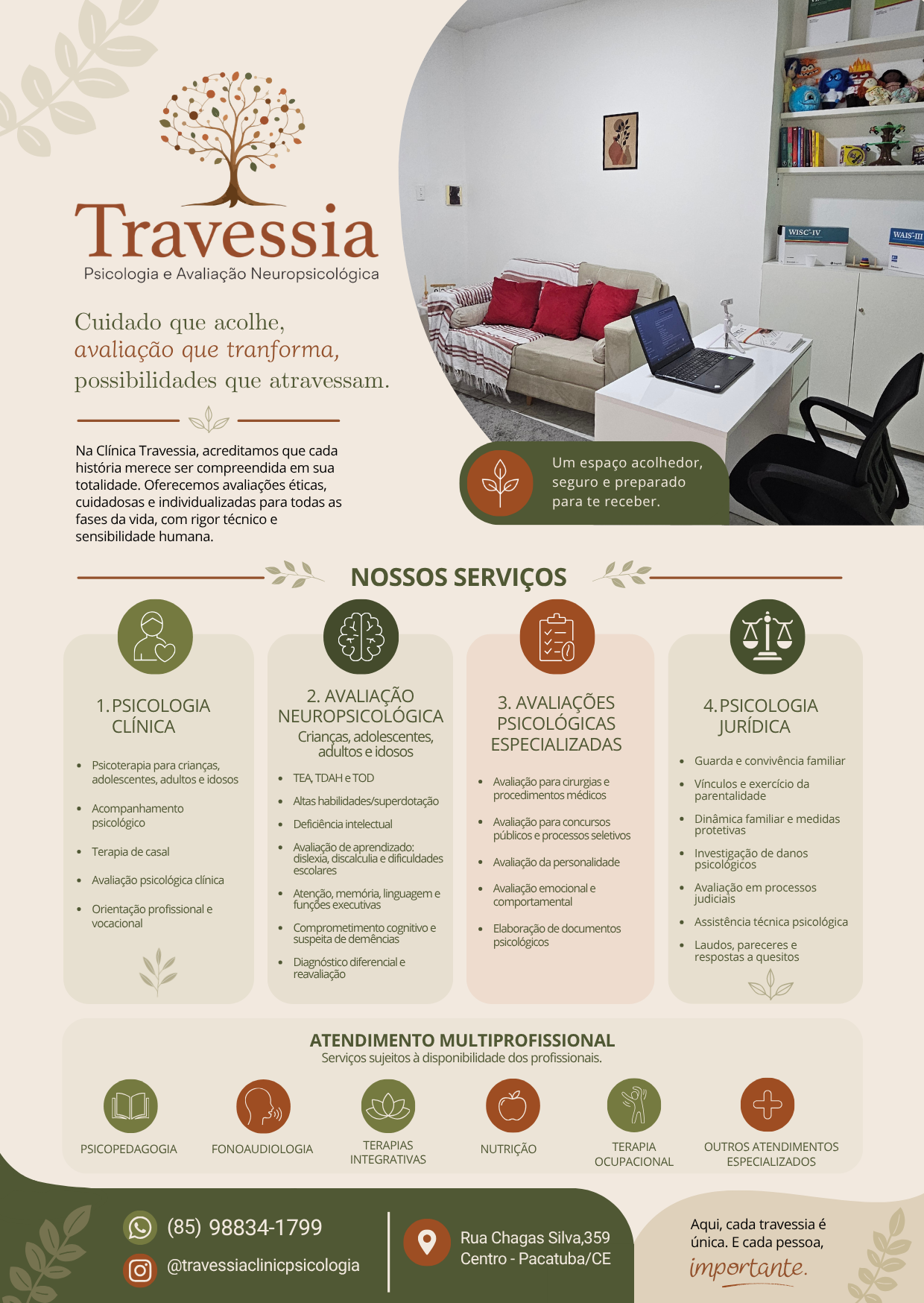 Sala de atendimento da Clínica Travessia, com sofá, mesa e recursos de avaliação.